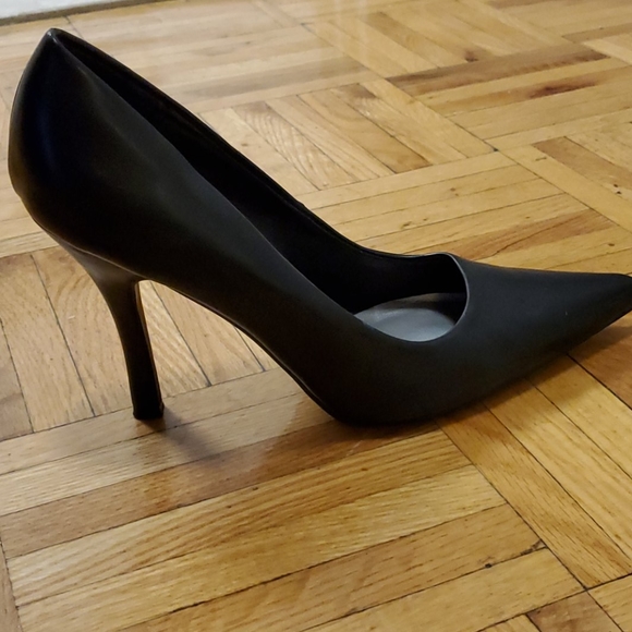 Shoes - Picture 5 of 5